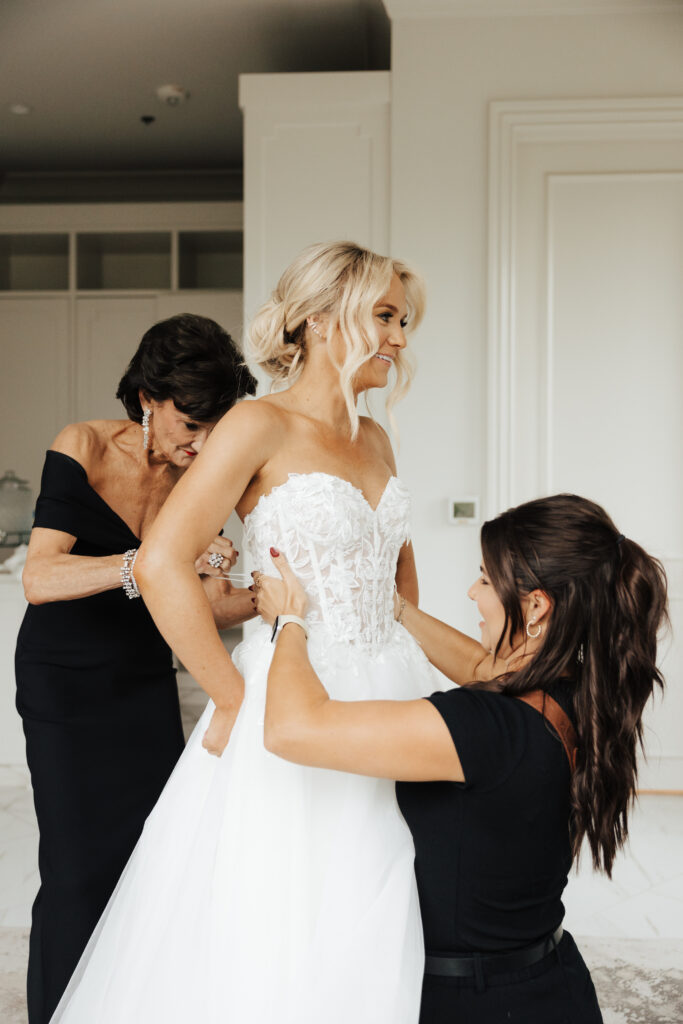 All-Inclusive vs. Open-Vendor Wedding Venues: An Honest Vendor Perspective from a Dallas Photographer